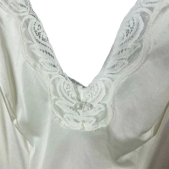 Vintage Van Raalte Full Dress Slip Sz S White Nylon Lace Trim Lingerie